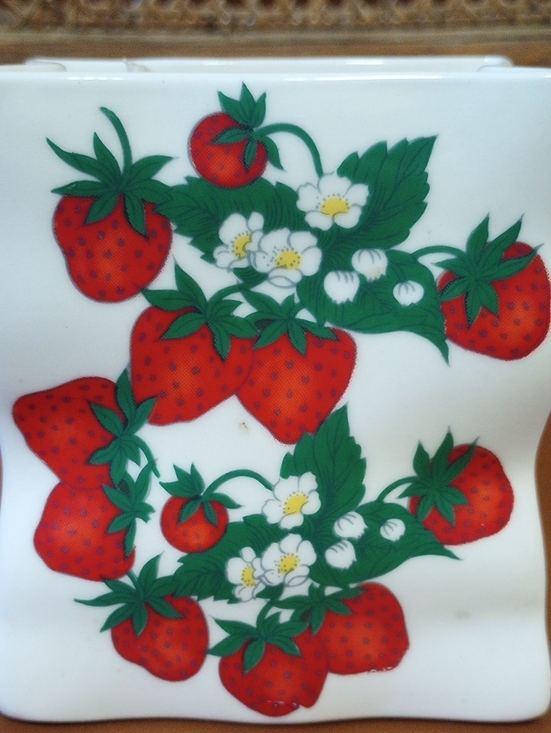 Other - Vintage Ceramic Strawberry & Floral "Shopping Bag" Decor. White Red Green Yellow
